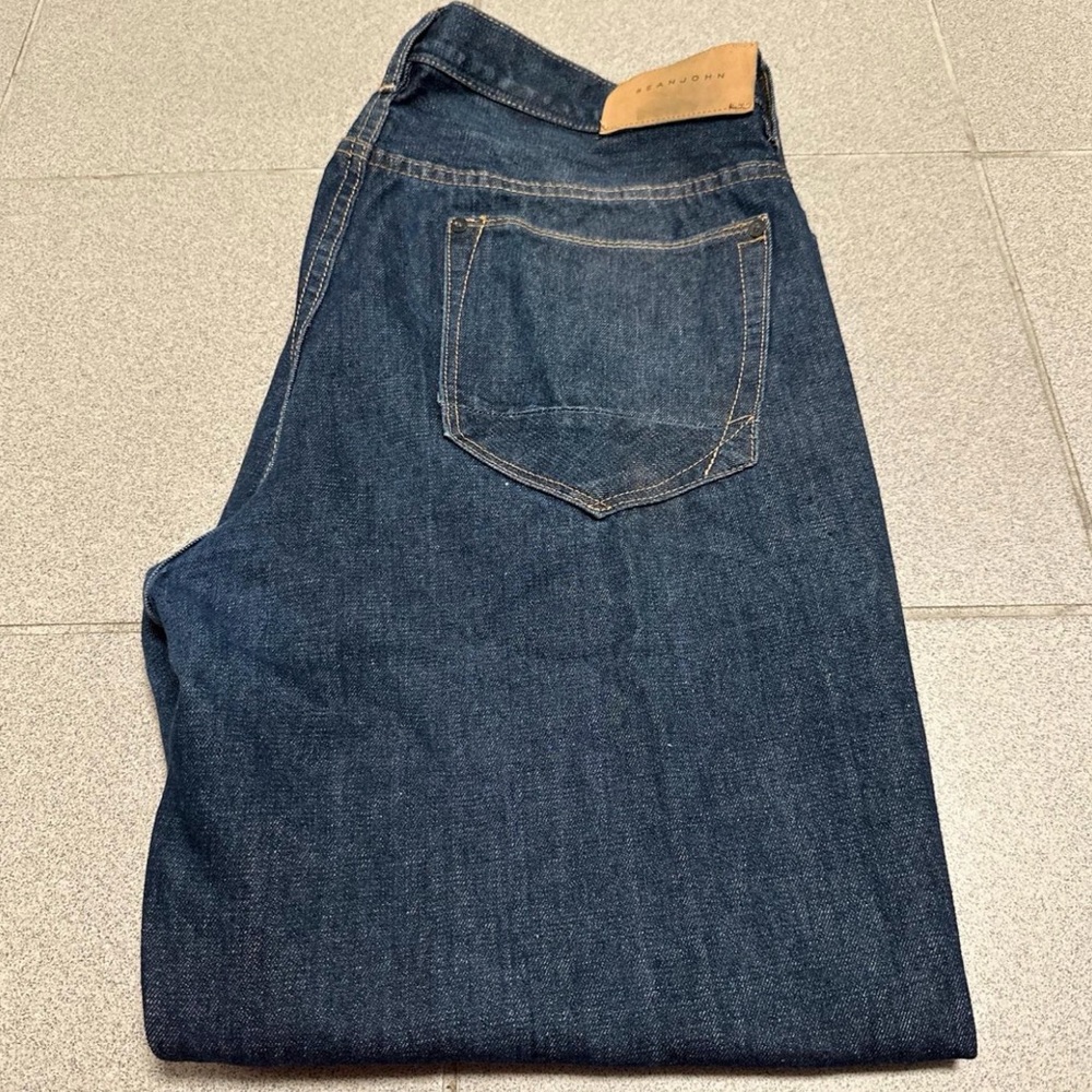 Preowned Vintage Sean John Original Garvey

Waist: 36” | Inseam: 32”